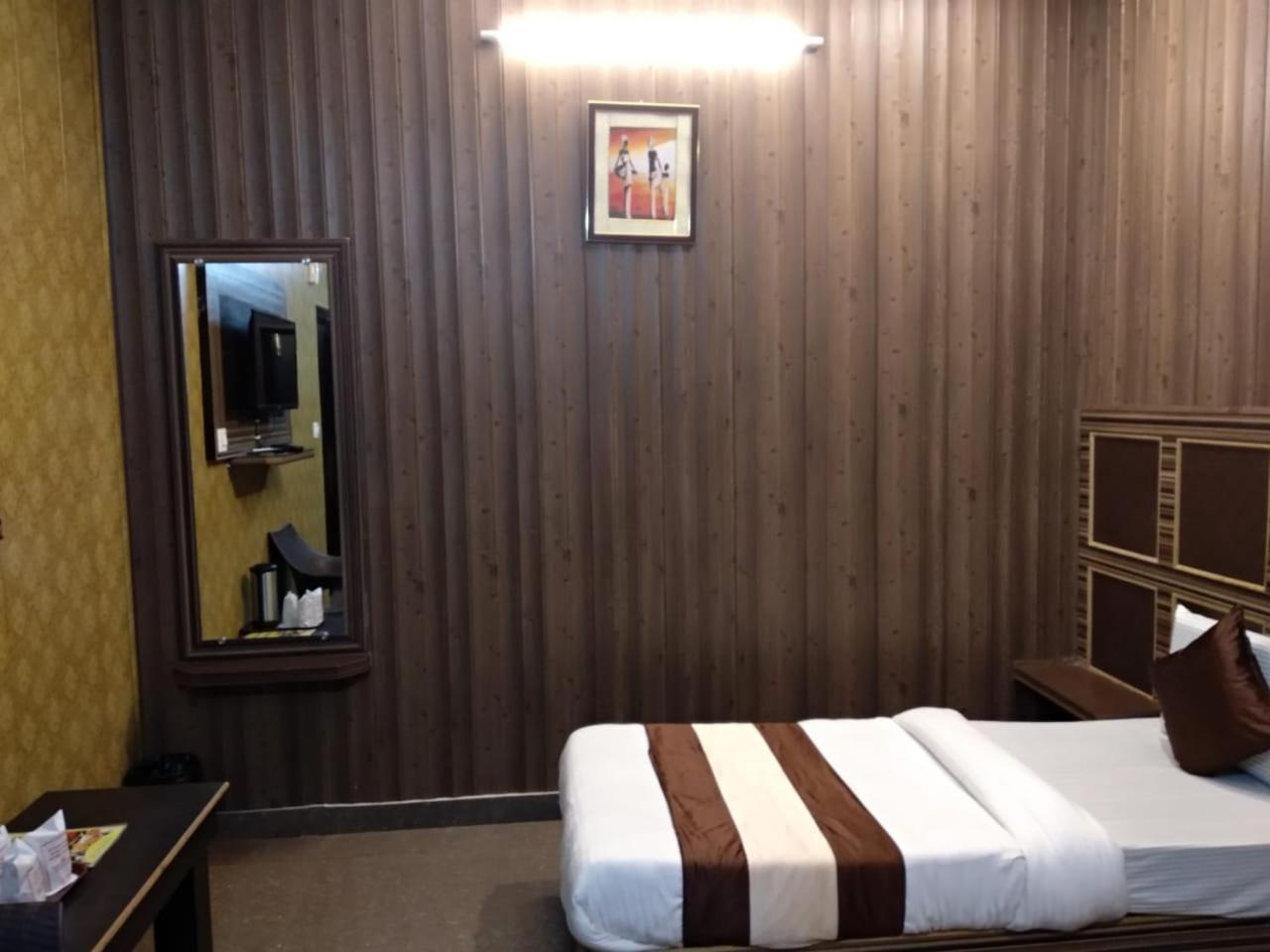 Grg Pardesi Hotel Haridwār Exteriér fotografie